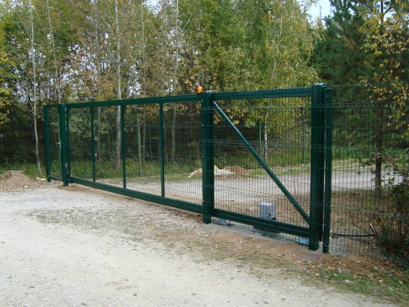 Сетчатый забор DoorHan в Омске с установкой