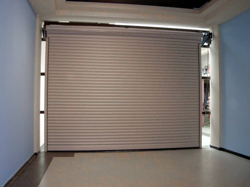 Роллетные ворота DoorHan в Омске с установкой