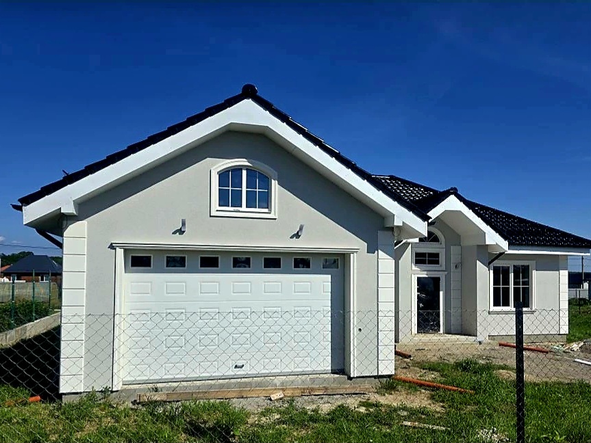 Секционные ворота DoorHan в Омске с установкой