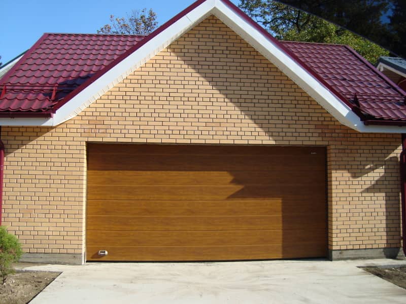 Секционные ворота DoorHan в Омске с установкой