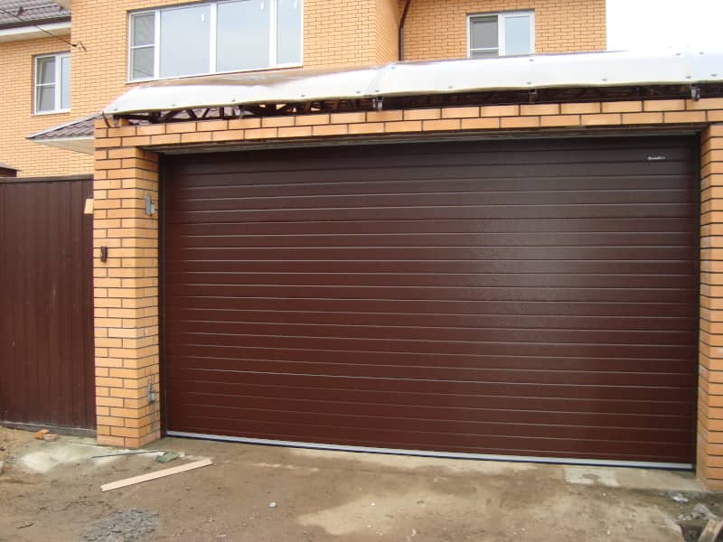Секционные ворота DoorHan в Омске с установкой