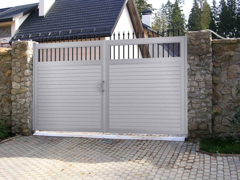 Уличные ворота DoorHan в Омске с установкой