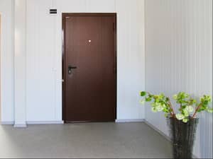 Предлагаем входные железные двери в квартиру DoorHan ЭКО 980х2050 в Омске по выгодной цене